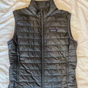 Patagonia Mens Nano Puff Gray Quilted Vest
Size M